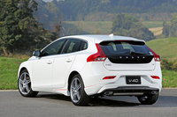 スポーティーな装いの「ボルボV40」限定発売の画像