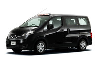 こちらが2010年12月に発売された「日産バネットタクシー」。