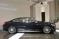 「Sクラス クーペ」のサイドビュー。