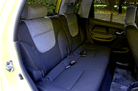 写真をクリックすると後席のシートアレンジが見られます。