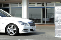 そして2つ目は、銀紙を貼った箱に向かって走り、自動緊急ブレーキを試すコース。今回の条件では、30km/hで進入すると、障害物まで2m程度の余裕を残して止まることができた。