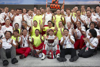 予選でティモ・グロックがウォールに突っ込み、負傷するアクシデントに見舞われたトヨタは、ヤルノ・トゥルーリの1台だけで母国GPを戦った。予選2位という好位置だったが、スタートでハミルトンに先行を許してしまう。しかしマクラーレンのテールを視野に捉え続け、2度目のピットストップ後に逆転に成功。トヨタは日本GP初の表彰台にのぼり、トヨタ自動車の豊田章男社長をまじえて2戦連続の2位に喜び沸いた。（写真＝Toyota）