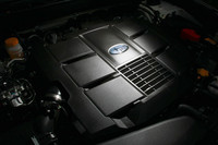 3.6Rの心臓部。レギュラーガソリンに対応する。