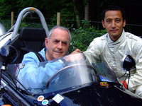 同じグループには、あのサー・ジャック・ブラバムも！ 1926年（大正15年）生まれの元ワールドチャンピオンは今も健在だ。