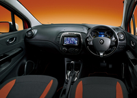 「インテンス」のインパネまわり。