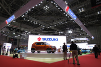 第44回東京モーターショーのスズキブース。