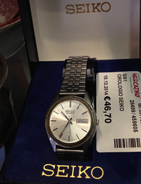 シエナのリサイクルショップにて。セイコーのクオーツ腕時計が売りに出されていた。
