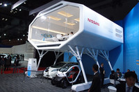 日産の提案するエコ住宅「スマートハウス」。高床式で、1階部分がEVの駐車スペースになっている。