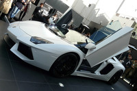 2010年の11月に発表された「アヴェンタドールLP700-4」。昨年には2シーターオープンの「ロードスター」が追加された。（写真＝webCG）