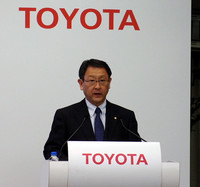 豊田社長（写真）からは、震災に関するコメントが多く聞かれた。「厳しい状況でも現場はよくがんばっている」と身内をねぎらう場面も。