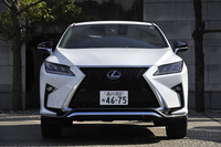 「RX200t“Fスポーツ”」のフロントマスク。