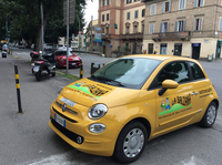 シエナのヴィットリオ・エマヌエレ通りにある「バルツァナ自動車教習所」は、過去9年にわたり「フィアット500」を教習車に使用してきた。