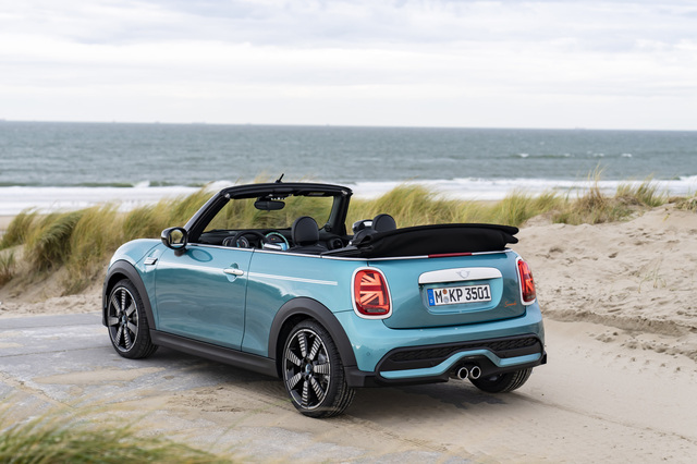 PACIFIC BREEZE 2 サニー・シーサイド・エディション MINIコンバーチブル」の誕生30周年を記念する特別仕様車