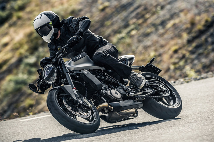 692.7ccの大排気量単気筒エンジンを搭載した「ヴィットピレン701」。