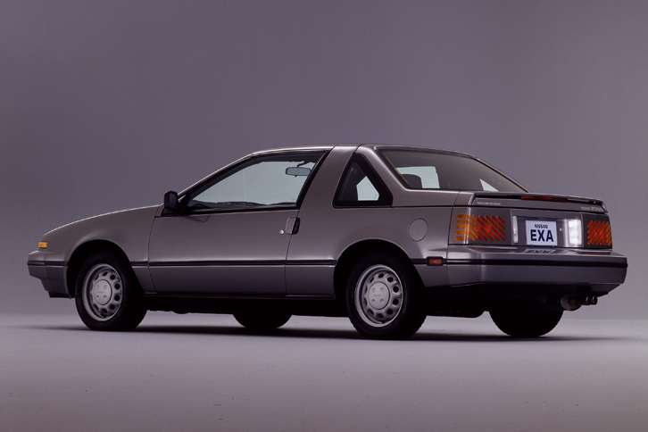 こちらは「エクサ クーペ」のリアビュー。「エクサ キャノピー」との違いがお分かりいただけるだろうか。