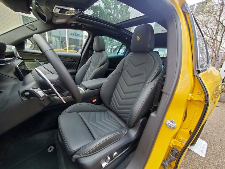 マセラティ・グレカーレ（フロントシート）