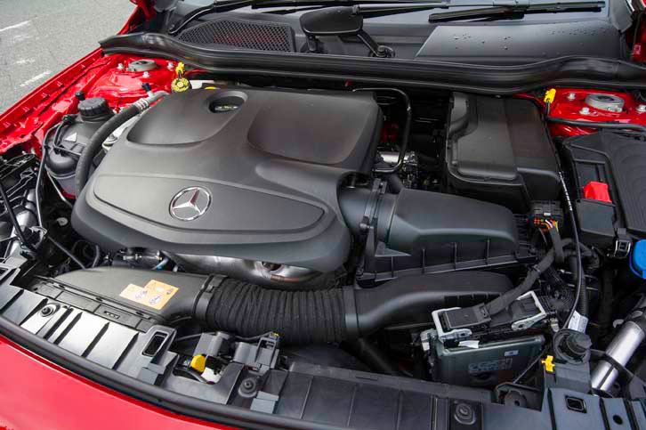 「GLA220 4MATIC」に搭載される2リッターターボエンジンは、184psと300Nmを発生する。