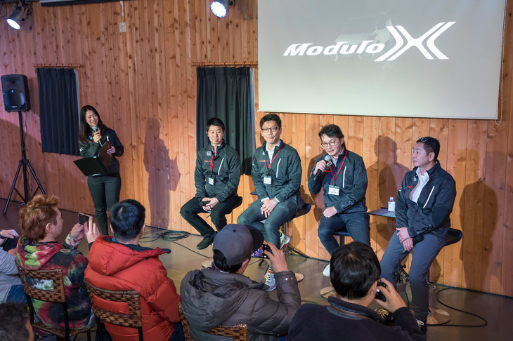 イベントでは、モデューロXの開発陣や、アドバイザーとして開発に関わる土屋圭市氏によるトークショーも開催。貴重な開発エピソードが披露された。