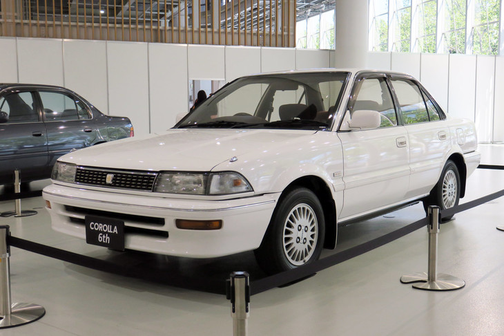 1990年式の6代目「トヨタ・カローラ」（AE91型）。