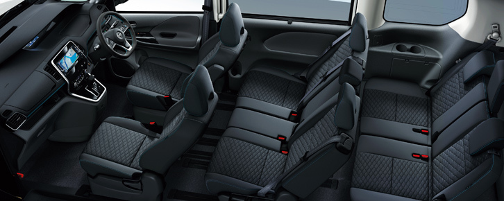 ブルーステッチ入りの「クリスタルスエードシート」。