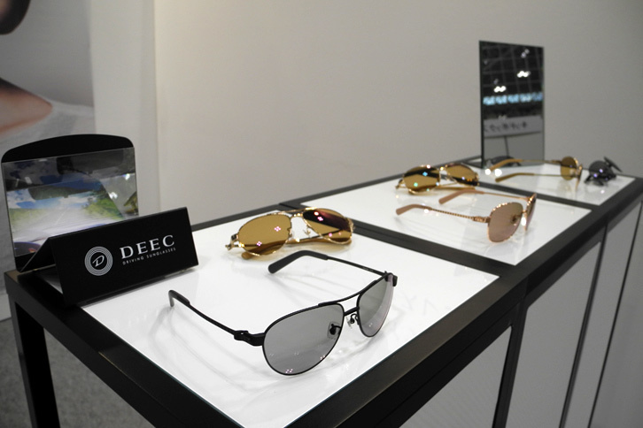 ドライビングサングラスDEECのブース