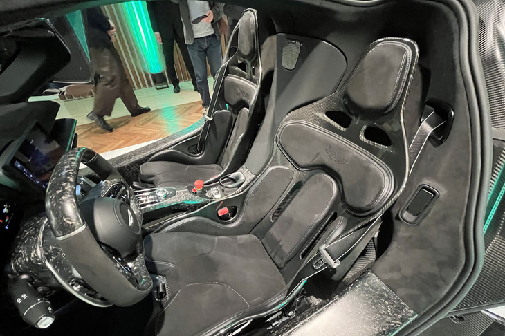 アストンマーティン・ヴァルハラ（シート）