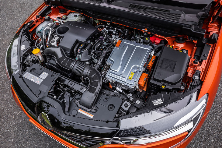 「アルカナ」のパワーユニット。最高出力94PS、最大トルク148N・mの1.6リッター直4自然吸気エンジンに、同49PS、同205N・mの「E-モーター」と同20PS、同50N・mのHSG（ハイボルテージ・スターター＆ジェネレーター）を組み合わせる。