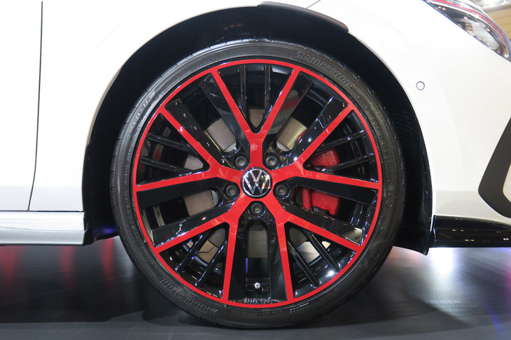 フォルクスワーゲン・ゴルフGTI エッティンガー用品装着車