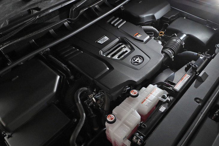 排気量3345ccのV6ディーゼルターボエンジン。可変ノズル付きの2ウェイツインターボの採用により、素早いレスポンスと伸びやかな加速を実現した。