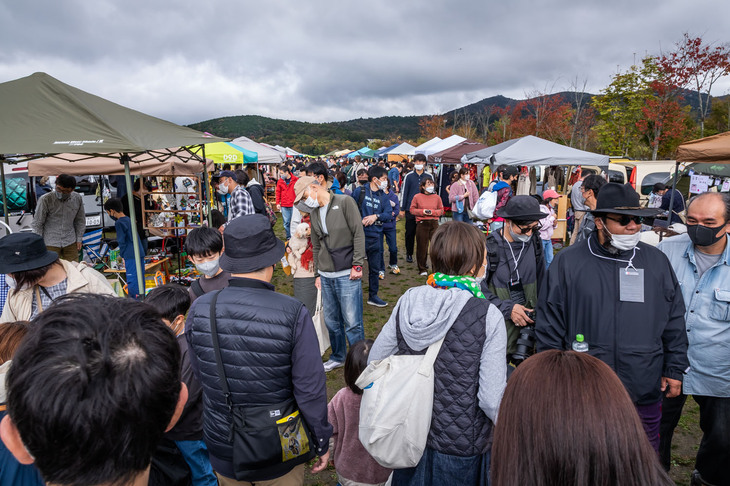 「カングー」オーナーによるカングーオーナーのためのフリーマーケットが開催されるのも恒例。カングー愛にあふれたここでしか手に入らないアイテムが盛りだくさんで、これを楽しみに参加するという方も多い。