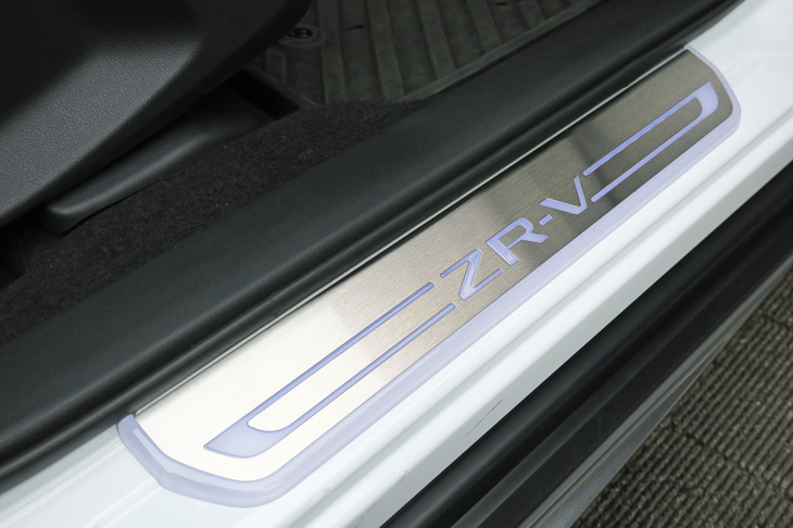 ホンダZR-V e:HEV X ホンダアクセス用品装着車（サイドステップガーニッシュ）