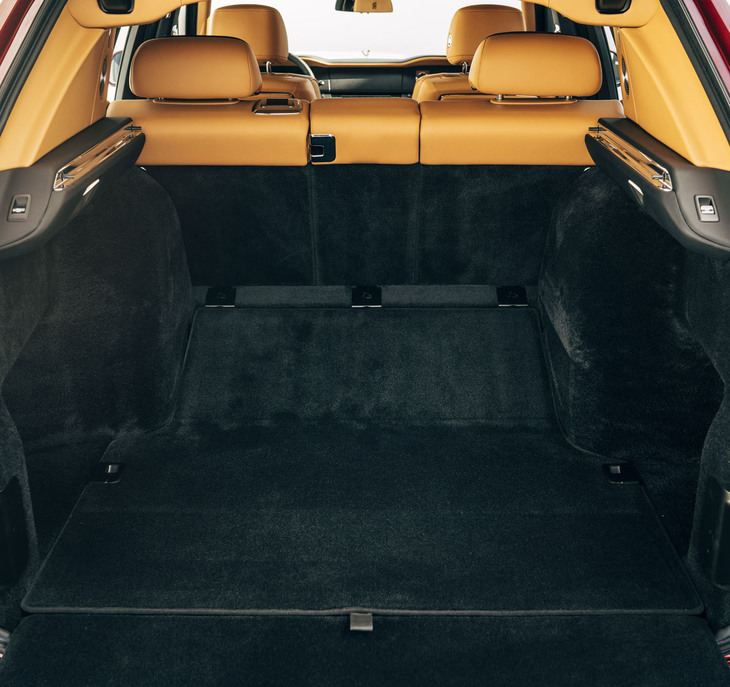 ロールス・ロイス・カリナン（ラゲッジスペース）