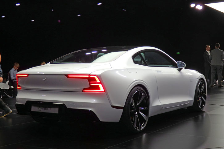 「ポールスター1」のリアビュー。エクステリアデザインは、2013年のフランクフルトショーで発表された「ボルボ・コンセプト クーペ」の発展形といえるもの。