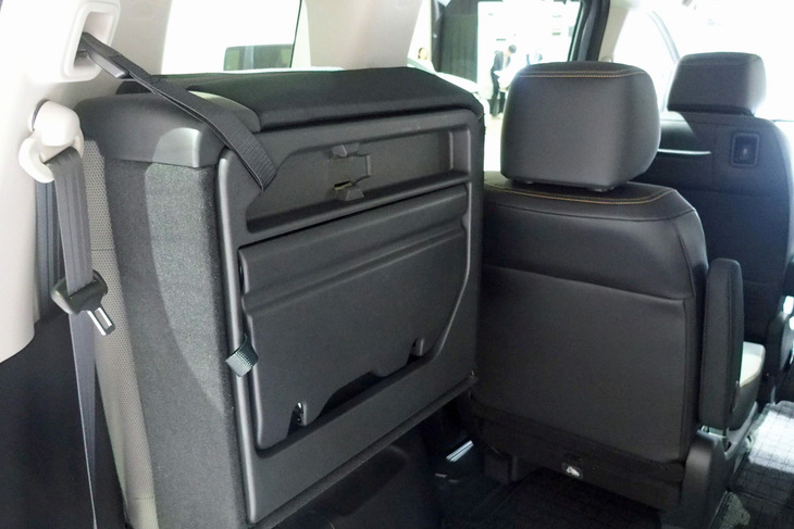 田中さんは3列目シートについて「跳ね上げたときの位置も低くなったうえにリアクオーターウィンドウも拡大したので、リアビューミラーや振り返って後方を見たときにも窓をふさぐことなく明るい視界にしました」と、特徴を述べた。