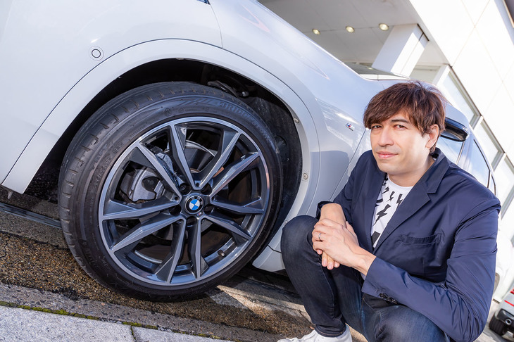 「BMW車のタイヤには確かに“スターマーク”が付いていますね。今回初めてBMWのパフォーマンスにおいて、承認タイヤがいかに重要であるかを詳しく知りました」と、サッシャさん。