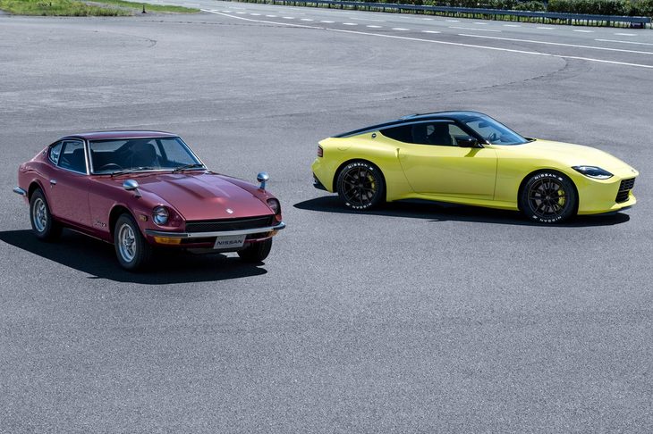 1969年に登場した初代「フェアレディZ」（左）とのツーショット。