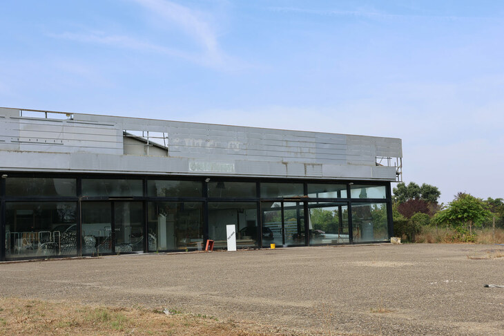 冒頭の日産／シボレー販売店跡の周辺は、このような感じ。