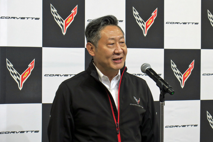 ゼネラルモーターズ・ジャパンの若松 格社長によると、日本は世界で初めて右ハンドルの「コルベット」が販売される市場とのこと。初販の300台は全車成約済みで、本国では急ぎ増産の準備を進めているという。