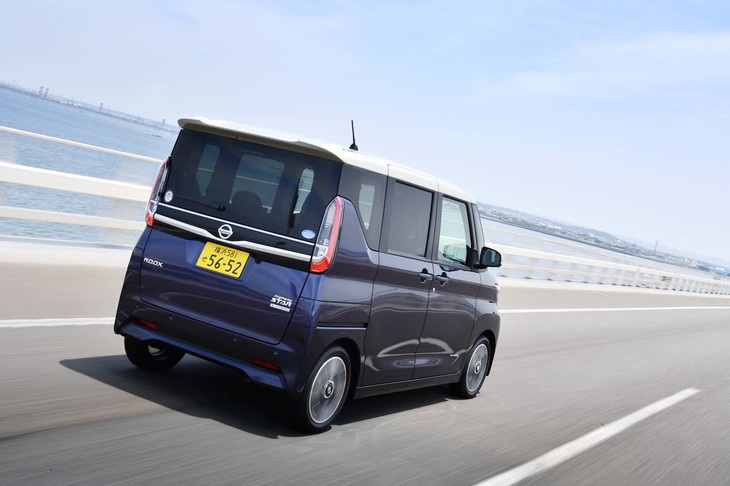 今回は200km強の距離を試乗し、燃費は満タン法で12.1km/リッター、車載の燃費計で13.2km/リッターを記録した。