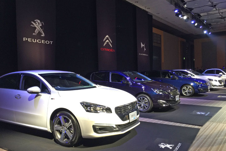 会場には8台のクリーンディーゼルエンジン「BlueHDi」搭載車が展示された。手前（白い車両）から「プジョー508GT BlueHDi」（2リッター）、「プジョー308アリュールBlueHDi」（1.6リッター）、「プジョー308GT BlueHDi」（2リッター）。
