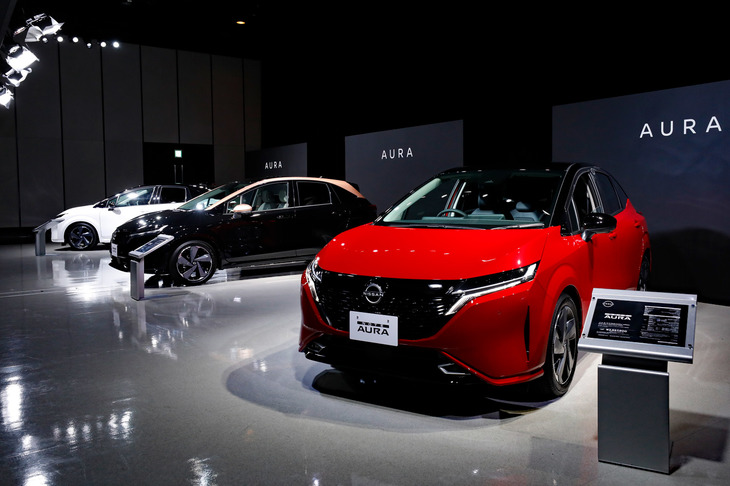 大幅に拡充したラインナップも現行型「ノート」の特徴。2021年6月には、3ナンバーボディーの上級モデル「ノート オーラ」が登場している。