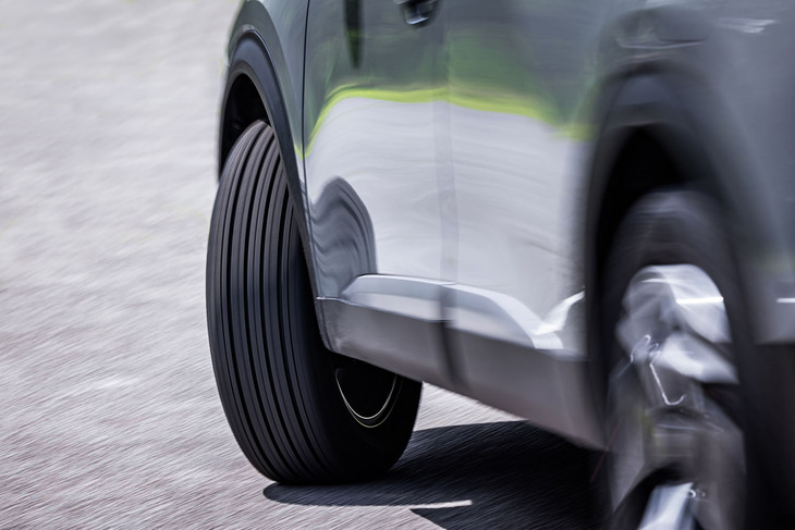 「アシュアランス マックスガードSUV」を装着した「プジョー2008 GT BlueHDi」の試走では、走行時に発生するロードノイズやパターンノイズが抑えられ、耳障りな音がうまくカットされていることが体感できた。