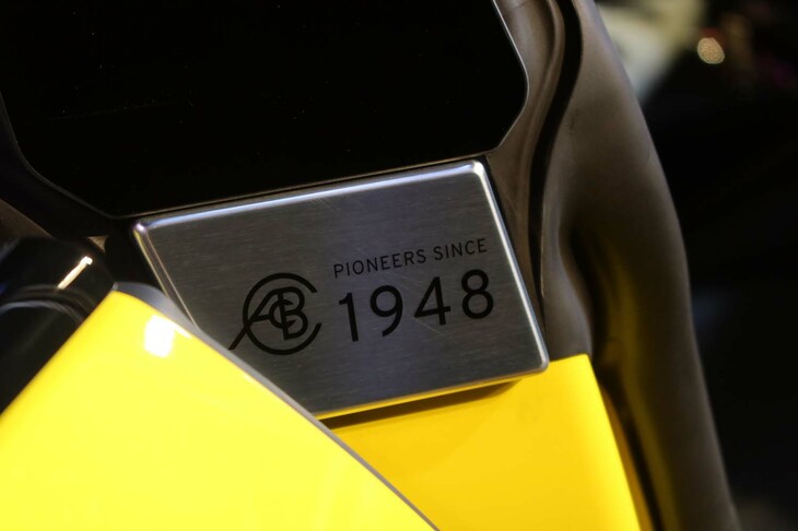 ロータス・エレトレR（Bピラー部のプレート）