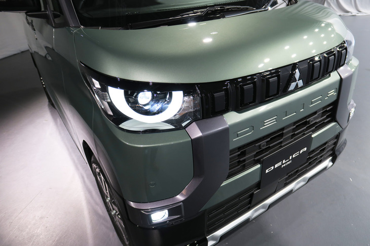 三菱デリカミニTプレミアム（フロントマスク）