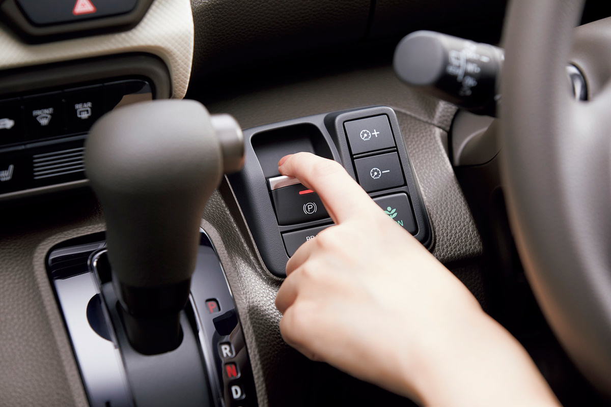 ホンダが N Box に電動駐車ブレーキを採用 黒いアクセントが目を引く特別仕様車も登場 ニュース Webcg