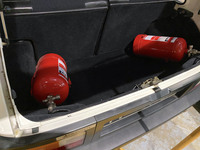 消火器は火災時に噴射される仕組みだ。