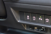 今日では、ブレーキの4輪独立制御は、エンジンの制御と連携する形でトラクションコントロールやスタビリティーコントロールにも用いられている。