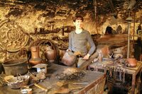 シエナの彫金レリーフ工房「アンティーカ・ボッテーガ・ブロッキ」のラウラ・ブロッキさん。