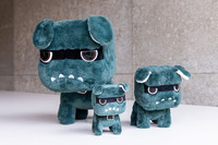 新型の登場に合わせて「デリカミニ」のキャラクターである「デリ丸。」も2代目に進化を遂げた。犬のように見えるが、デリ丸。はデリカミニの化身なのだそう。小さな「てのりデリ丸。」や「だっこデリ丸。」のほか、ビッグサイズのデリ丸。もラインナップ。ご当地キャラやJリーグのサッカーチーム「浦和レッズ」のユニホームを着用したバージョンなども登場している。