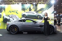 「DB11 AMR」と共にアストンマーティンのブースに展示された新型「ヴァンテージ」。